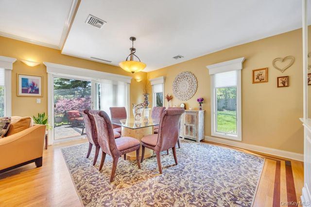 12 Kristin Lane, Hauppauge, NY 11788