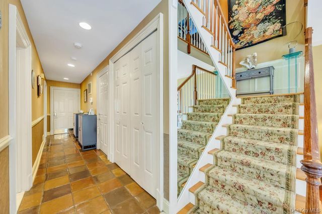 12 Kristin Lane, Hauppauge, NY 11788