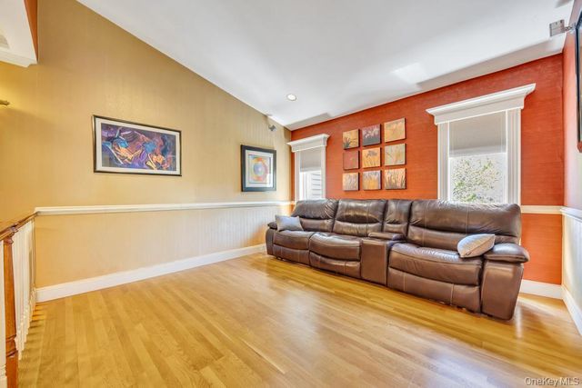 12 Kristin Lane, Hauppauge, NY 11788