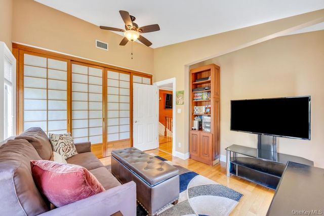 12 Kristin Lane, Hauppauge, NY 11788