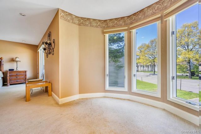 12 Kristin Lane, Hauppauge, NY 11788