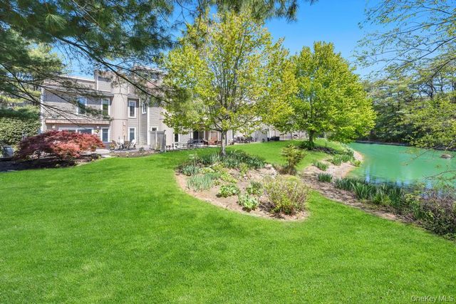 12 Kristin Lane, Hauppauge, NY 11788