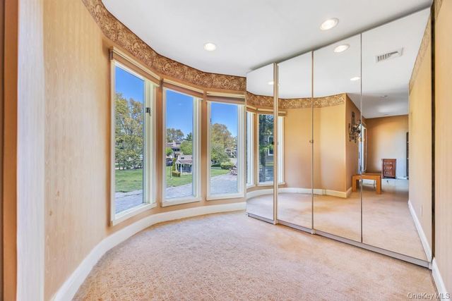 12 Kristin Lane, Hauppauge, NY 11788