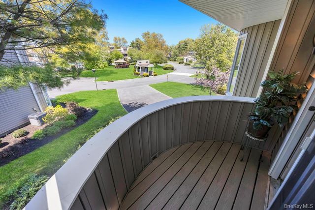 12 Kristin Lane, Hauppauge, NY 11788