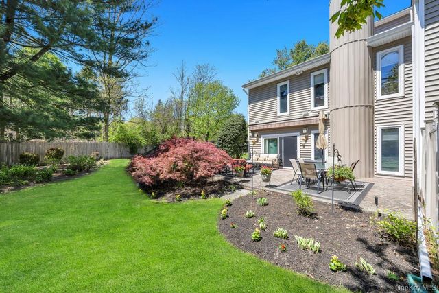 12 Kristin Lane, Hauppauge, NY 11788