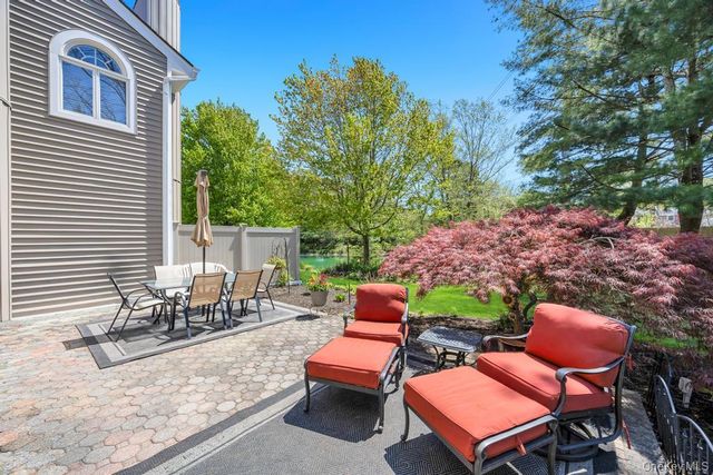 12 Kristin Lane, Hauppauge, NY 11788