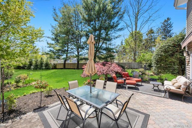 12 Kristin Lane, Hauppauge, NY 11788