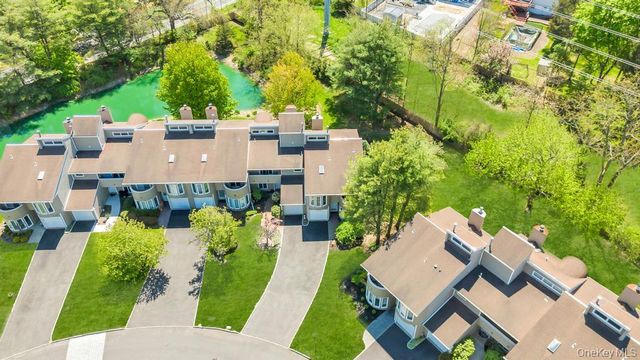 12 Kristin Lane, Hauppauge, NY 11788