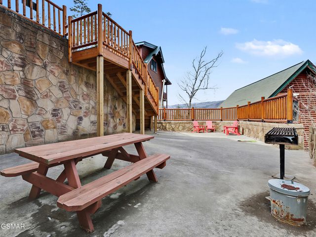 1723 Summit View Way, Sevierville, TN 37862