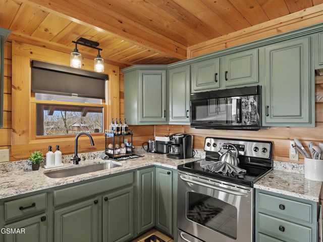 1723 Summit View Way, Sevierville, TN 37862