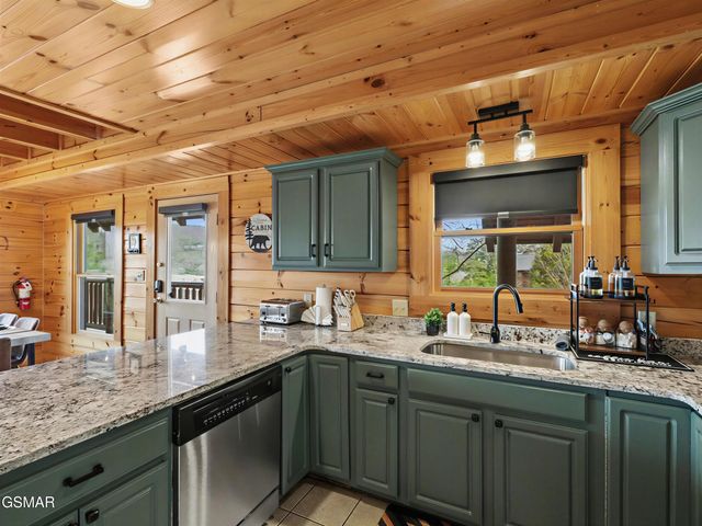 1723 Summit View Way, Sevierville, TN 37862