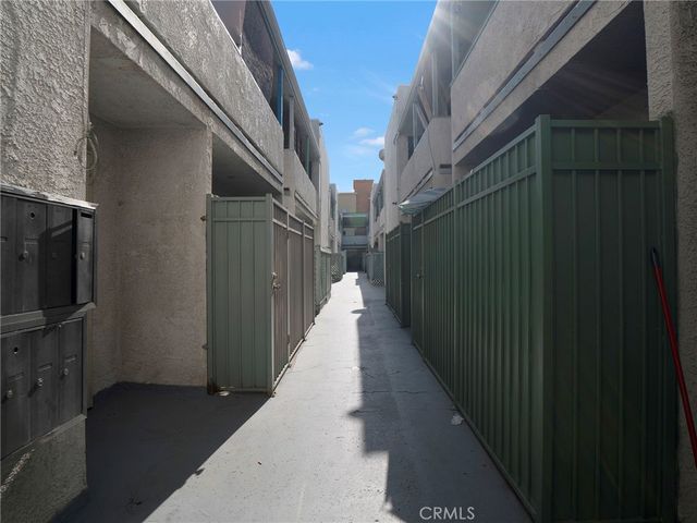 9038 Orion Avenue 209, North Hills, CA 91343
