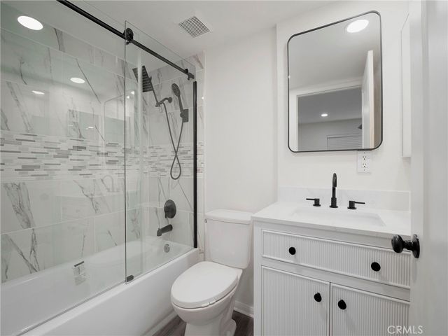 9038 Orion Avenue 209, North Hills, CA 91343