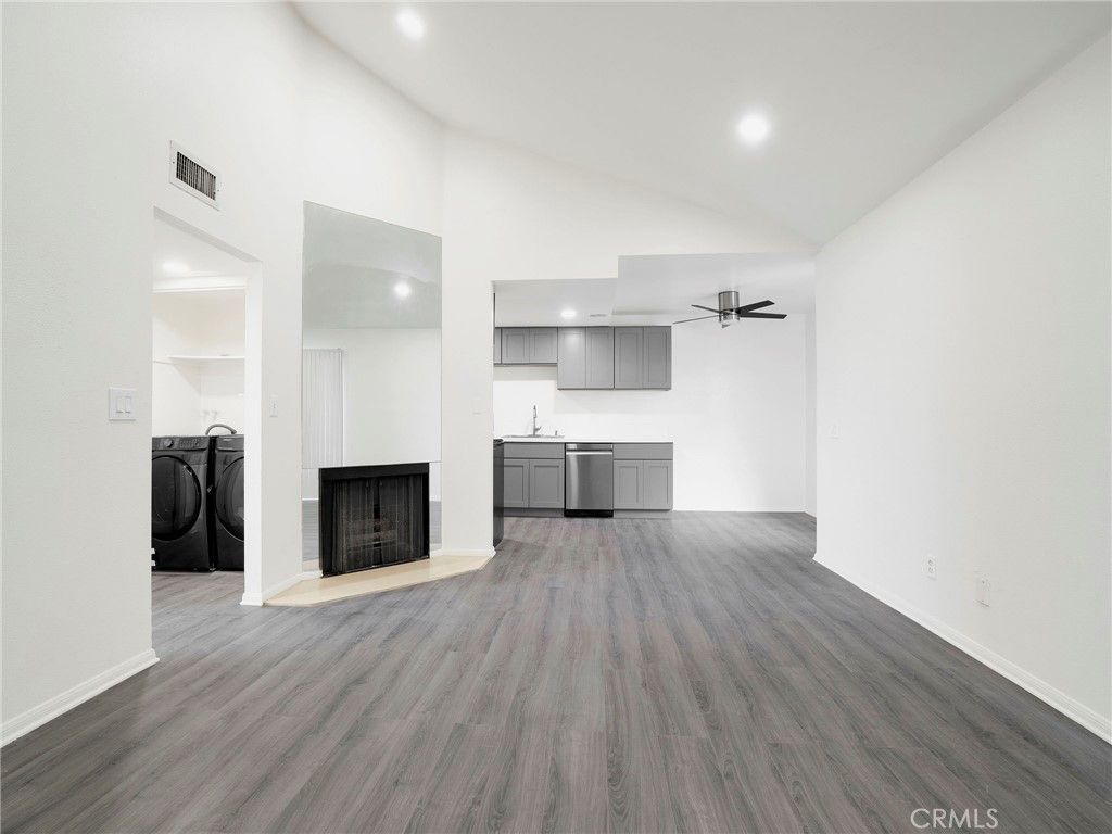 9038 Orion Avenue 209, North Hills, CA 91343