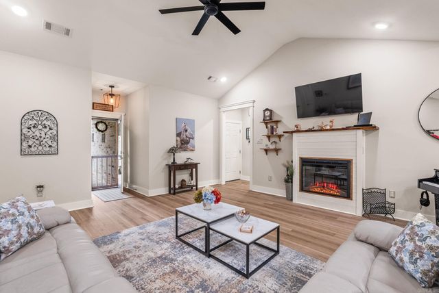 208 Blackjack Road, Greenbrier, AR 72058