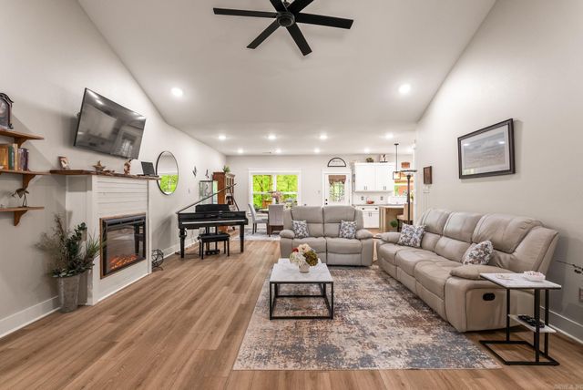 208 Blackjack Road, Greenbrier, AR 72058