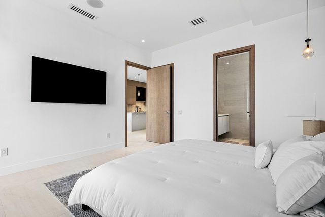 246 NE 6th Avenue 201, Delray Beach, FL 33483