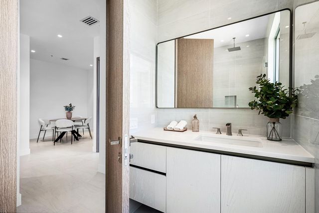 246 NE 6th Avenue 201, Delray Beach, FL 33483