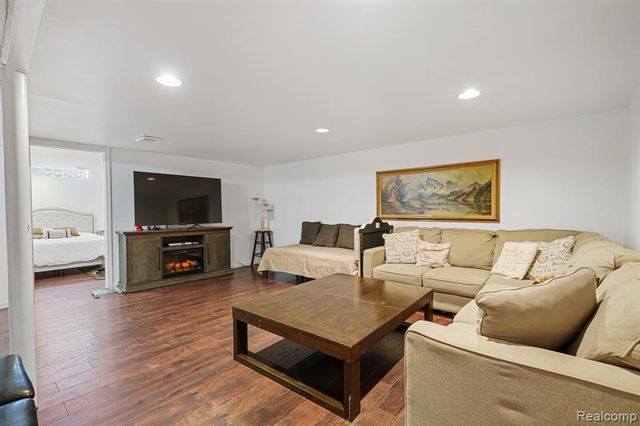 41316 Paign Drive, Sterling Heights, MI 48313