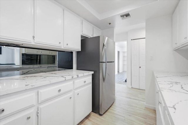 280 S Avenida Caballeros 116, Palm Springs, CA 92262