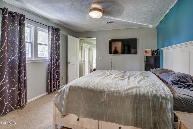 247 Cedar Point Road, Johnson City, TN 37601