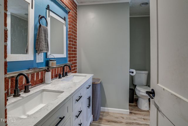 247 Cedar Point Road, Johnson City, TN 37601