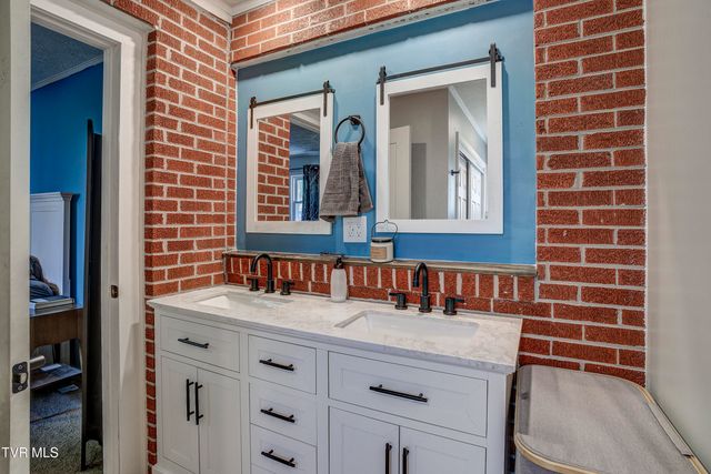 247 Cedar Point Road, Johnson City, TN 37601