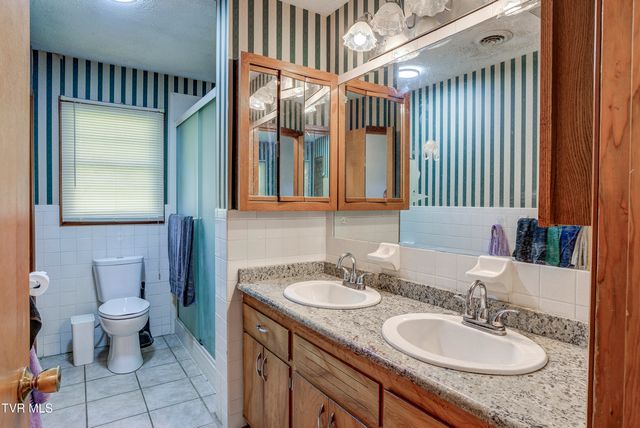 247 Cedar Point Road, Johnson City, TN 37601