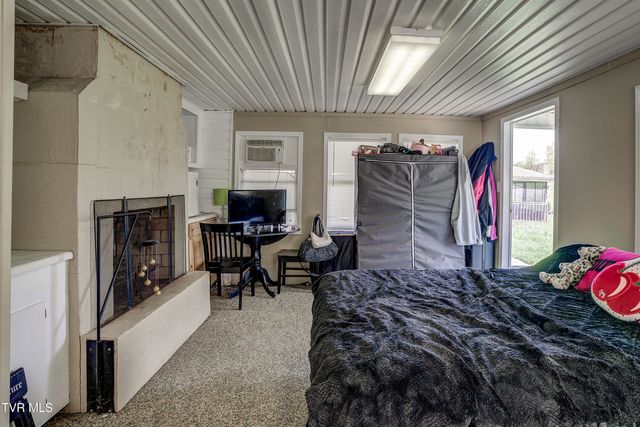 247 Cedar Point Road, Johnson City, TN 37601