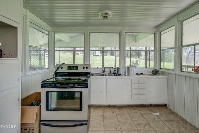 247 Cedar Point Road, Johnson City, TN 37601