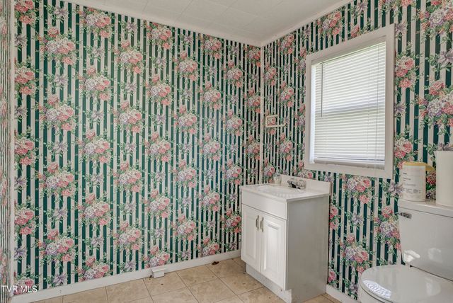 247 Cedar Point Road, Johnson City, TN 37601