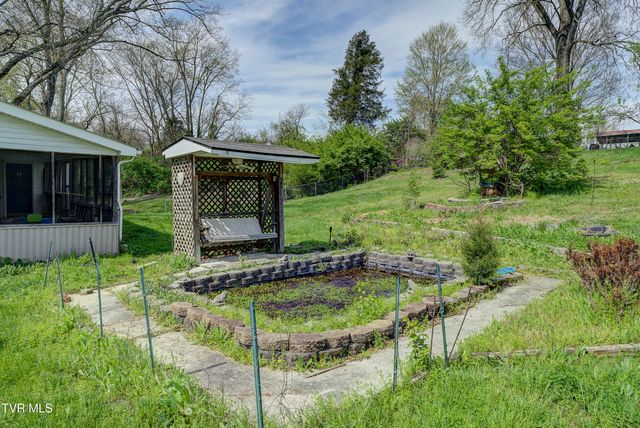 247 Cedar Point Road, Johnson City, TN 37601