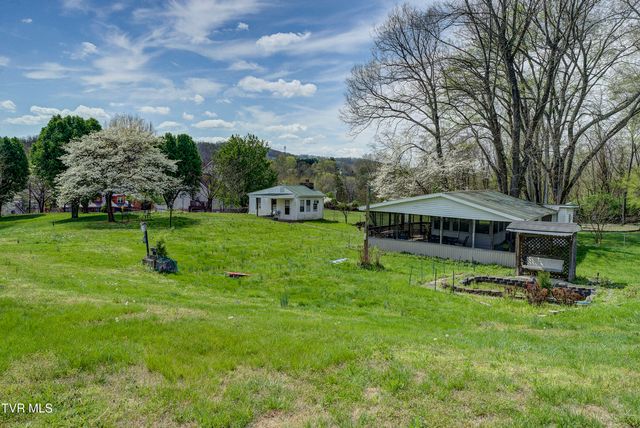 247 Cedar Point Road, Johnson City, TN 37601