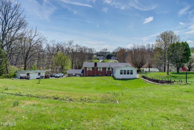 247 Cedar Point Road, Johnson City, TN 37601