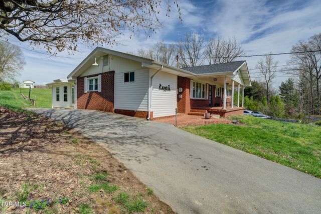 247 Cedar Point Road, Johnson City, TN 37601