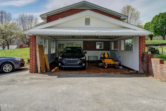 247 Cedar Point Road, Johnson City, TN 37601