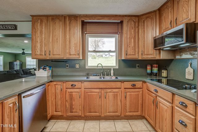 247 Cedar Point Road, Johnson City, TN 37601