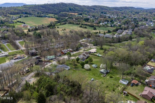 247 Cedar Point Road, Johnson City, TN 37601