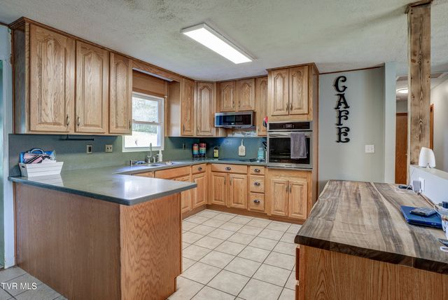 247 Cedar Point Road, Johnson City, TN 37601