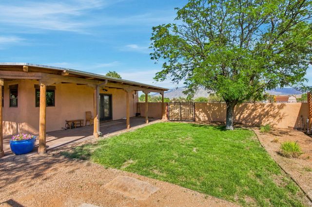 236 Sagebrush Drive, Corrales, NM 87048