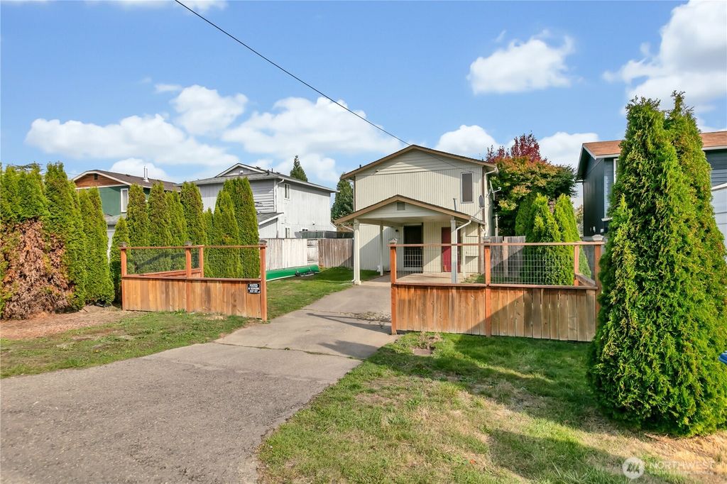 24416 15th Avenue S, Des Moines, WA 98198