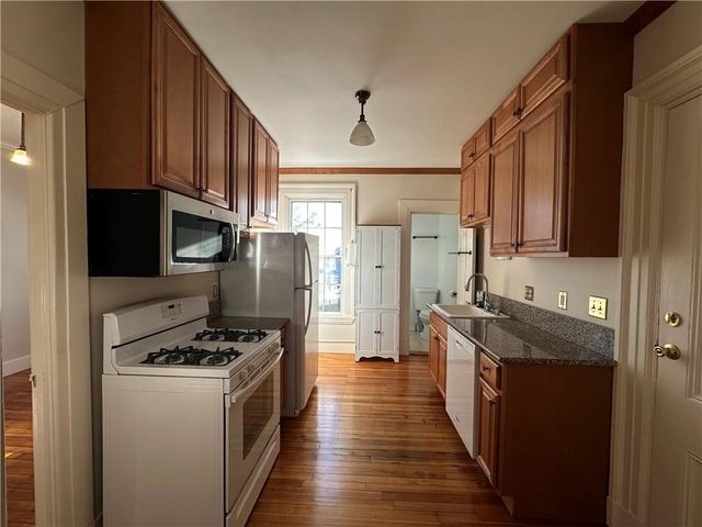 5 Record Street 2B, Newport, RI 02840
