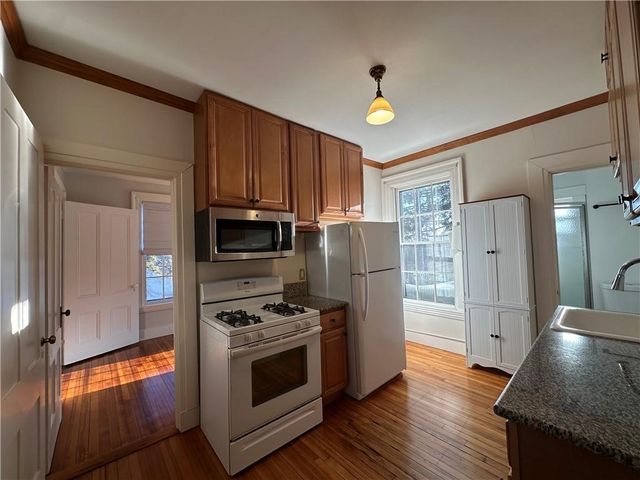 5 Record Street 2B, Newport, RI 02840