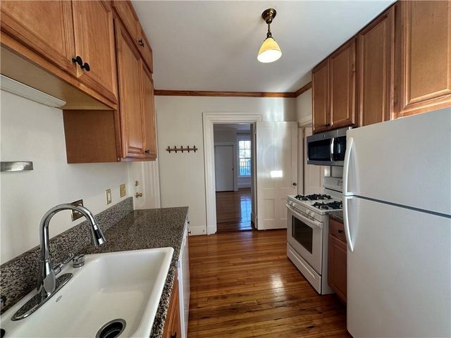 5 Record Street 2B, Newport, RI 02840