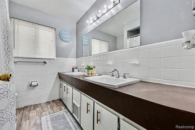 28326 Alden Street, Madison Heights, MI 48071