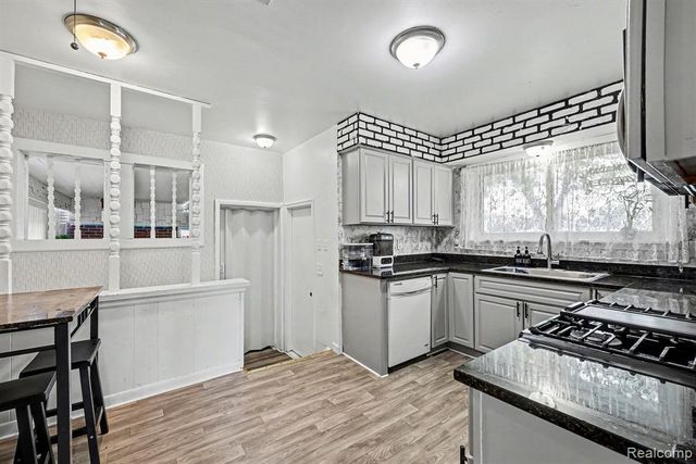 28326 Alden Street, Madison Heights, MI 48071