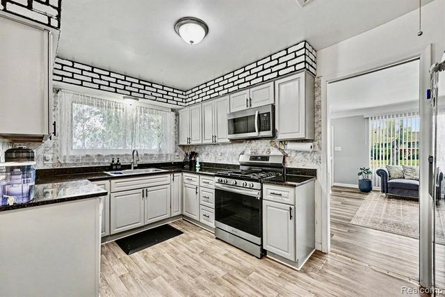 28326 Alden Street, Madison Heights, MI 48071