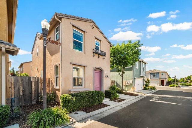 1532 Joy Drive, Clovis, CA 93619