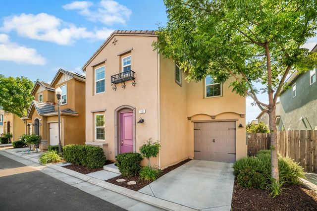 1532 Joy Drive, Clovis, CA 93619