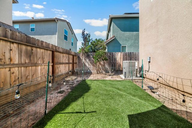 1532 Joy Drive, Clovis, CA 93619